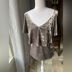 Women’s velvet top in size small… Great for holiday season ..Smoke free home